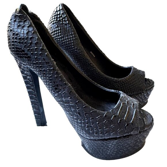 Charlotte Russe  Black Textured Snake Pattern Platform High Heels Peep Toe NWOB - Picture 1 of 14